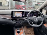 ダッシュが広くガラスが大きく視界が広いのでフロント廻りの見通しは良いです。