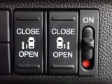 運転席からもスライドドアをボタン操作でスピーディーに開閉できます!またスマートキーでも操作できるので便利です。