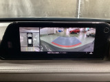 狭い場所での駐車やすれ違いなどでより的確な運転操作に役立つ360&deg;ビューモニターが装備されています。
