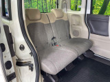 後部座席も気になるようなキズ・汚れやへたり等、大きなダメージはなく、良好な状態です。