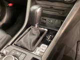 アクセルペダルを踏み込む量や速さに応じて変速パターンを適切に制御し、人馬一体の運転感覚を発揮してくれる6速オートマ!