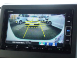 バック駐車が苦手な方や、初めてのお車で不安な方でも後方をナビ画面に映してくれるので、ラクラク停められます。