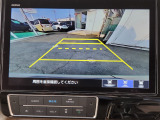ガイドライン付きバックカメラを装備しているので、慣れない場所での車庫入れも安心です。