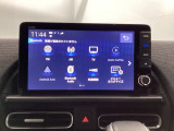 HondaCONNECT対応の便利なナビディスプレー。お持ちのスマートフォンと連携して、ナビやBluetoothでの音楽再生が可能です。デザインはもちろん、操作性も良好です。