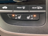 運転席と助手席にシートヒーターが付いています☆寒い時期に腰周りを温めてくれるので体全体が温まりやすいのは勿論、暖房と違い顔に風が当たらないので、乾燥肌やドライアイの方でも大丈夫☆