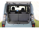 ちょっとした荷物の積み込みなら十分な広さです。