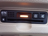 ■【ETC車載器】が装備されています。セットアップをしてお渡しとなり、ETCカードを差し込むだけで高速道路の利用が可能です。
