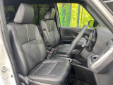 運転席シート廻りは使用感も少なく、良好な状態となっています。前オーナー様が丁寧に使っていたことがよくわかりますね。