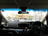 大きなフロントガラスで視界も良好です。