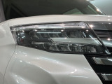 LEDヘッドライトは、点灯の瞬間から最大光量を発揮し、突然暗くなるトンネルなどでの安定感を高めます。