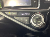 【オートエアコン】一度お好みの温度に設定すれば、車内の温度を検知し風量や温度を自動で調整。暑い&hellip;寒い&hellip;と何度もスイッチ操作をする必要はありません。快適な車内空間には必須の機能ですね♪