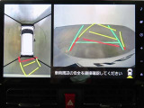 パノラミックビューモニター付きです。車両を上から見たような映像をディスプレイオーディオ画面に表示。運転席からの目視だけでは見にくい、車両周辺の状況をリアルタイムでしっかり確認できます。