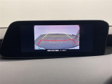 【バックモニター】後ろのカメラの映像をモニターに映し出すことができます!後方の見えない死角や、障害物との距離感をしっかり確認することができます!駐車が苦手な方におすすめです。