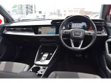 Audiのインテリアはエクステリア同様、優れたデザイン性とクオリティ、そして機能性を兼ね備えております。