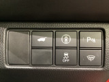 ハンドルの右側にHondaセンシング用のメインスイッチとパワーテールゲートスイッチがついています。パワーテールゲートスイッチは車内からでもテールゲートの開け閉めを電動でできます。