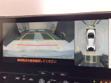 バックカメラの他に上から見下ろしたような画像が見れるアラウンド(全方位)モニター。前後左右を把握できる、すごい機能が装備されています!