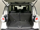 左右独立でリアシートが倒れるので長尺の荷物も積むことが可能です アレンジ次第で有効活用が可能です