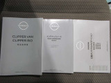 取扱い説明書 整備記録簿です前オ-ナ-の整備歴がわかるため無駄な部品。工賃が発生せず効率の良い整備が行えますまた丁寧に乗っていた証拠でもありますので車両状態の信頼性にもつながってまいります