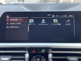【アップルカープレイ】iPhoneがBMW車両とワイヤレスで接続されます。Apple CarPlayでは、オーディオストリーミングやメッセージングアプリがディスプレイに表示されます。