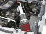 吸気系パーツは社外『パワーチャンバー』エアクリーナーキットへと換装されています。