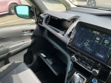 車検証などが収納できるグローブボックスも完備!
