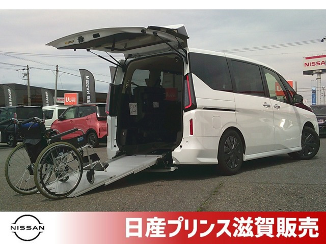 セレナ 2.0 XV チェアキャブ スロープタイプ 車いす2名仕様