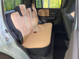 後部座席も気になるようなキズ・汚れやへたり等、大きなダメージはなく、良好な状態です。