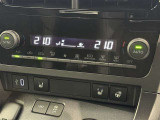 左右独立温度コントロールフルオートエアコンです。運転席、助手席それぞれで独立して温度設定ができます。冷え性の方が乗っても安心ですね♪