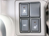 ワンタッチで2WD&hArr;4WDの切り替え/運転席シートヒーター/リヤヒーターの操作スイッチです!