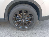 マツダ純正235/50R20インチアルミホイール付きで見た目もグッドデザイン!