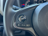 ステアリングにオーディオ操作スイッチが付いています。オーディオ画面に直接タッチしなくても操作が出来ますので、運転に集中できます。