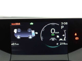 とっても見やすいメーターです。夜間時はラグジュアリーな気分にさせてくれる照明が魅力ですので、夜のドライブも楽しみになりますよ♪