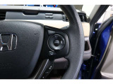 Hondaセンシングの機能のひとつ、アダプティブクルーズコントロール付!アクセルから足を離しても設定したスピードと前車との車間を保ち走行してくれます!車線維持もアシスト☆高速道路で疲労軽減ですね☆