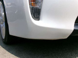 運転席側フロントバンパーにキズがあります。