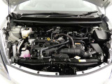 【エンジンルーム】・・・内外装だけでなくこちらもクリーニング済み。 納車までにもう1度しっかり点検いたしますので、安心してお乗りいただけると思います。