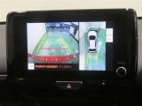 パノラミックビューモニター搭載。カメラで車両周囲の状況を映し出すため、狭い場所での駐車などに役立ちます。