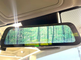 【デジタルインナーミラー】後席の大きな荷物や同乗者で後方が確認しづらい時でも安心!カメラが撮影した車両後方の映像をルームミラー内に表示。クリアな視界で状況の確認が可能です!