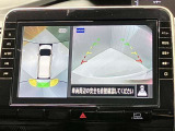 【アラウンドビューモニター】車を上から見下ろしているかのような映像で周囲の状況がひと目で確認、狭い駐車場に駐車するときも安心です♪