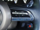 前走車両の速度に合せて、自車の速度を調整できる「MRCC(マツダレーダークルーズコントロール)」を装備しています。