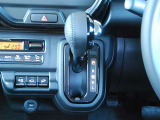 スムーズな変速のCVTが、力強い加速と燃費の良さを両立させます。 Smooth shifting CVT balances powerful acceleration and good mileage.