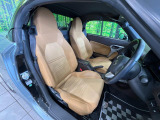 運転席シート廻りは使用感も少なく、良好な状態となっています。丁寧に使われていたことがよくわかりますね。