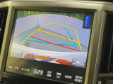【バックカメラ】駐車時に後方がリアルタイム映像で確認できます。大型商業施設や立体駐車場での駐車時や、夜間のバック時に大活躍!運転スキルに関わらず、今や必須となった装備のひとつです!