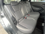 後部座席も気になるようなキズ・汚れやへたり等、大きなダメージはなく、良好な状態です。