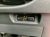 運転席の右下にETCがビルトインされています。高速道路では便利ですね!