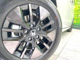 【純正16インチアルミホイール】外観にマッチした純正アルミホイールを装着しております。各種社外アルミホイールや、スタッドレスタイヤも取扱いしております。是非ご相談ください♪