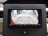 バックカメラで、後方を確認しながら安心して駐車することができます。運転初心者も熟練者も必須の機能ですよ!