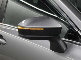 サイドターンランプ付きドアミラー。車両のドレスアップと右左折時の被視認性を兼ね備えたお洒落なミラーです。