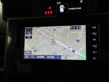 純正ナビを装備。タッチパネル式で使いやすく、お出かけもラクラクです。