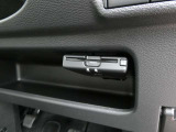 渋滞お知らせ機能など多機能なETC2.0がついています。阪神高速はETC使用時に距離料金でお得になります!ハンドルの下に貼り付けているので、綺麗にスッキリ収まっています。ナビゲーション連動機能付!!