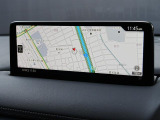 マツダコネクトの10.25インチワイドセンターディスプレイです。『Android Auto』『Apple CarPlay』や独自のコネクテッドサービスに対応したインターフェイスシステムです。